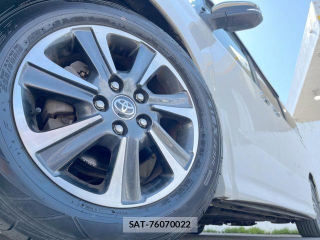 Toyota VOXY 2019-07 7394584-13