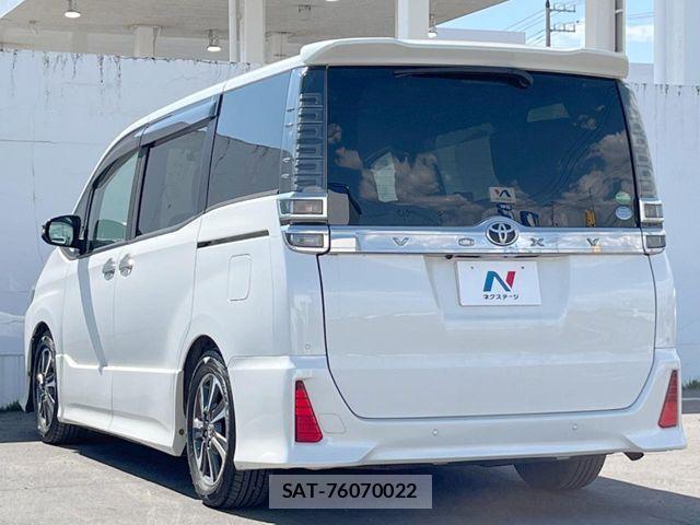 Toyota VOXY 2019-07 7394584-17