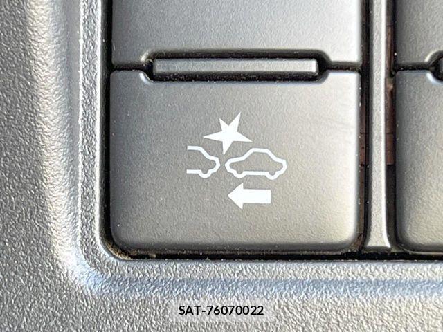 Toyota VOXY 2019-07 7394584-6