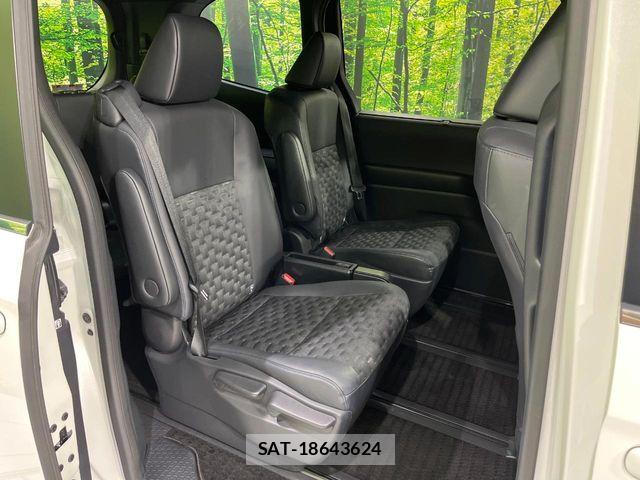 Toyota VOXY 2023-06 7394583-9
