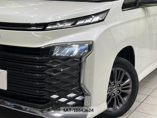 Toyota VOXY 2023-06 7394583-13