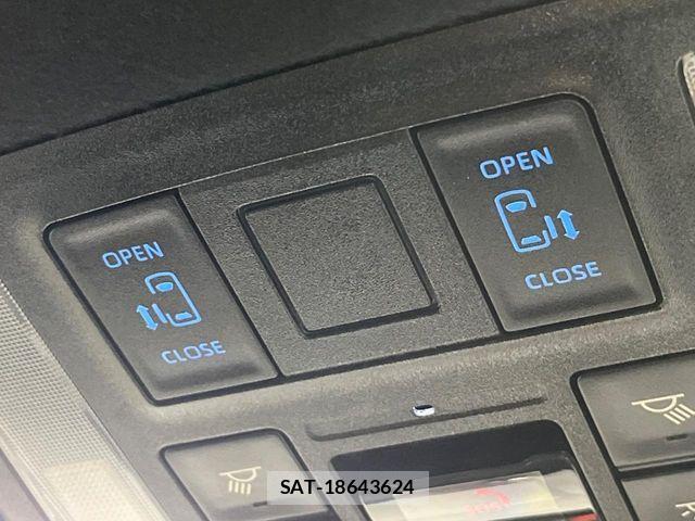 Toyota VOXY 2023-06 7394583-3
