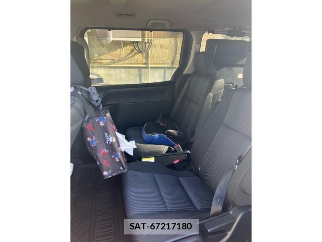Toyota VOXY 2015-07 7458508-11
