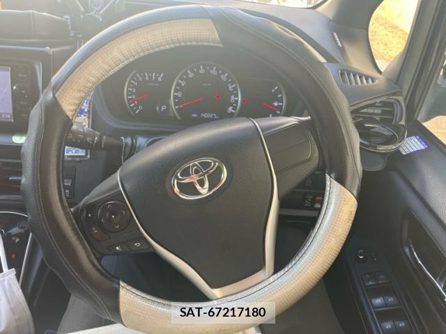 Toyota VOXY 2015-07 7458508-14