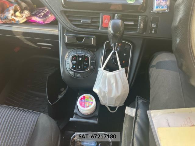 Toyota VOXY 2015-07 7458508-17