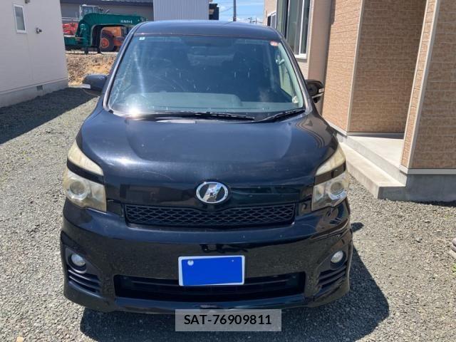Toyota VOXY 2010-08 7458509-1