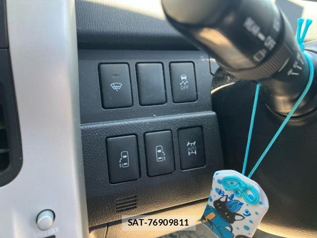 Toyota VOXY 2010-08 7458509-19