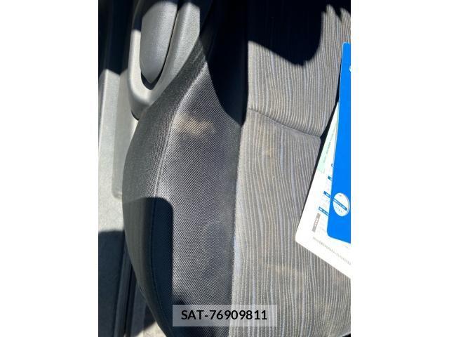 Toyota VOXY 2010-08 7458509-26
