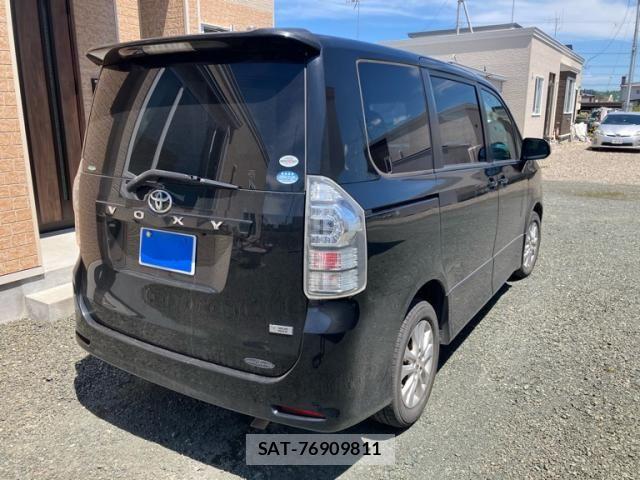 Toyota VOXY 2010-08 7458509-6