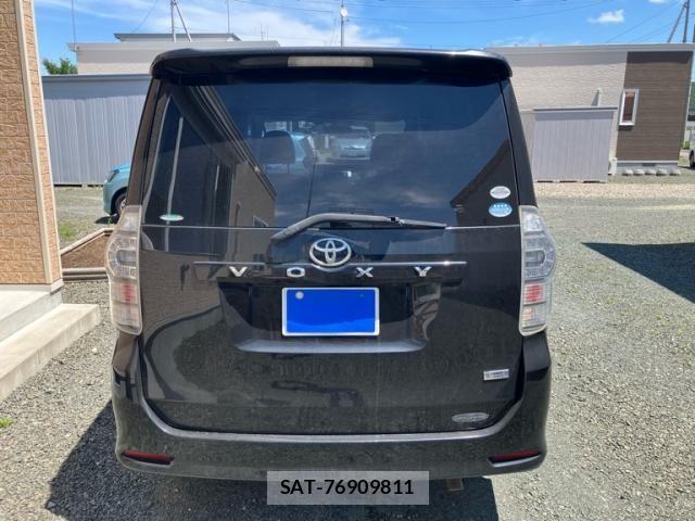 Toyota VOXY 2010-08 7458509-7