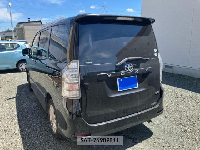 Toyota VOXY 2010-08 7458509-8