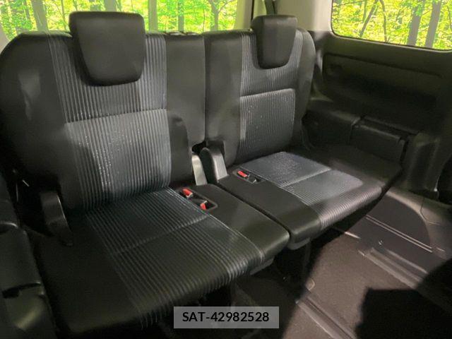 Toyota VOXY 2017-06 7458505-9