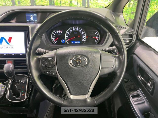Toyota VOXY 2017-06 7458505-11