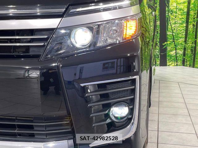 Toyota VOXY 2017-06 7458505-12