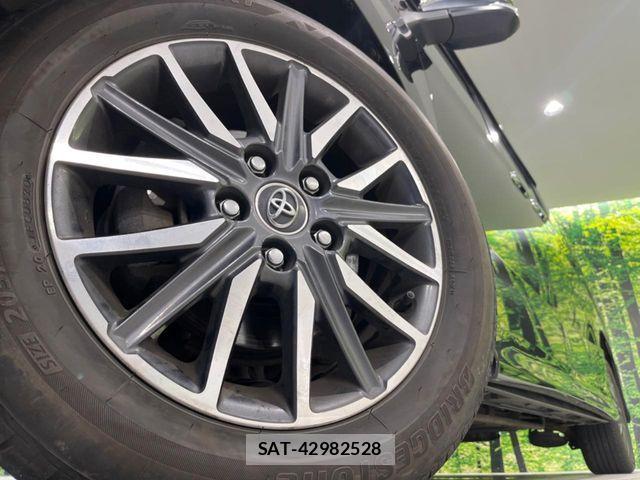 Toyota VOXY 2017-06 7458505-13