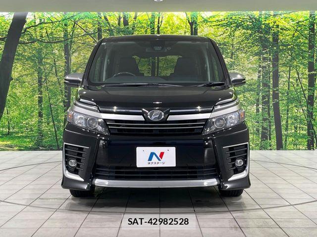 Toyota VOXY 2017-06 7458505-14