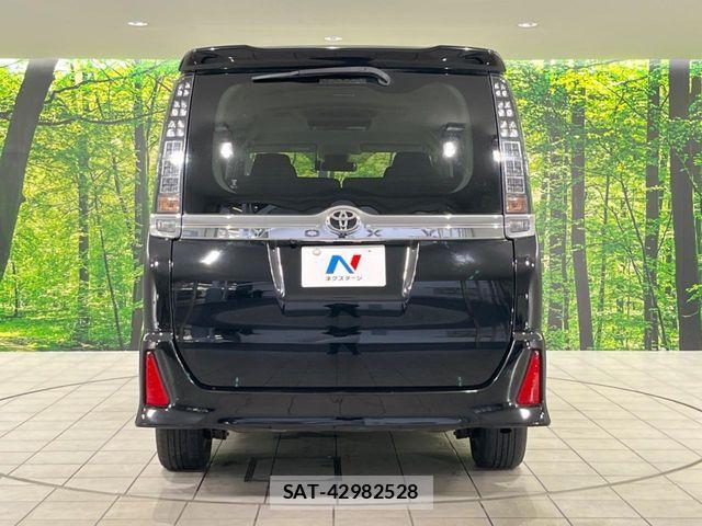 Toyota VOXY 2017-06 7458505-15
