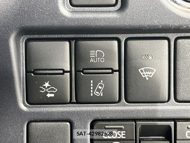 Toyota VOXY 2017-06 7458505-6