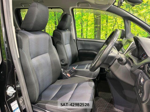 Toyota VOXY 2017-06 7458505-7