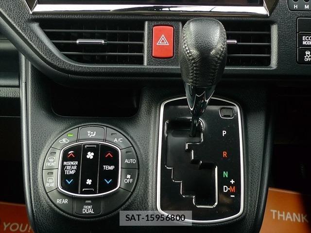 Toyota VOXY 2015-12 7458506-19