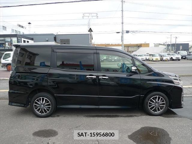 Toyota VOXY 2015-12 7458506-7