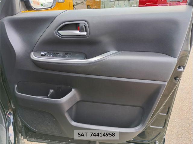 Toyota VOXY 2024-10 7458504-14