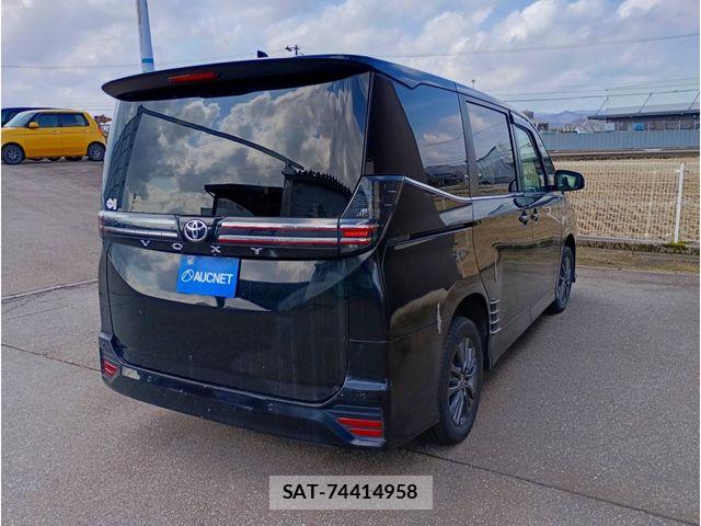 Toyota VOXY 2024-10 7458504-2