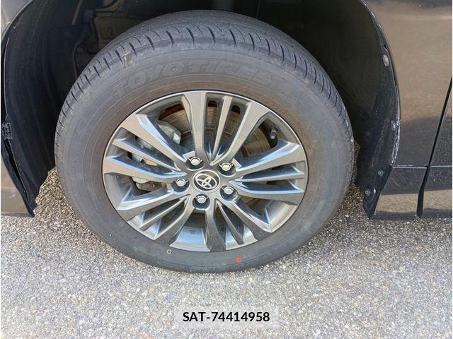 Toyota VOXY 2024-10 7458504-5