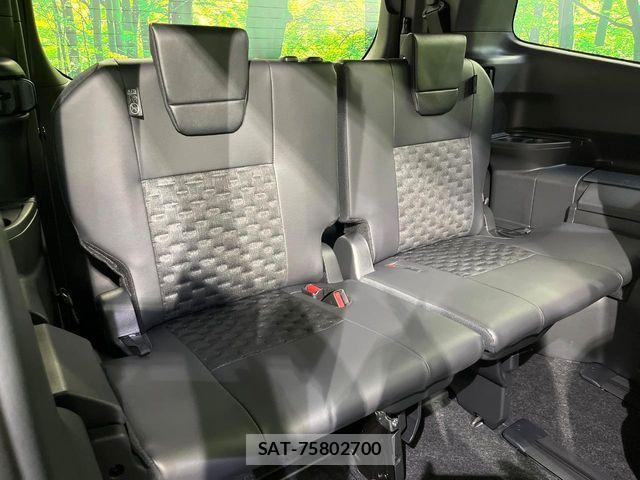 Toyota VOXY 2026-06 7458503-10