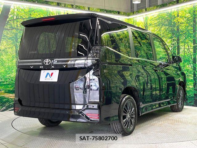 Toyota VOXY 2026-06 7458503-17