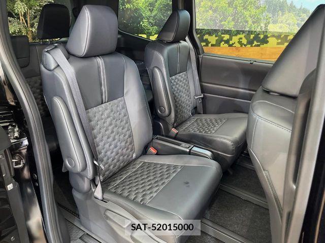 Toyota VOXY 2026-06 7503338-9