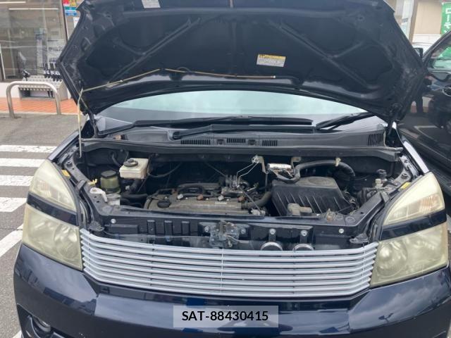 Toyota VOXY 2005-05 7503346-17