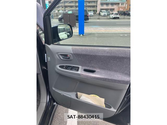 Toyota VOXY 2005-05 7503346-18