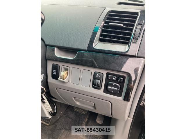 Toyota VOXY 2005-05 7503346-19