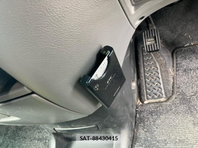 Toyota VOXY 2005-05 7503346-25