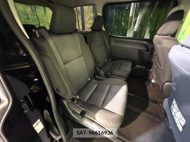 Toyota VOXY 2015-09 7503341-10