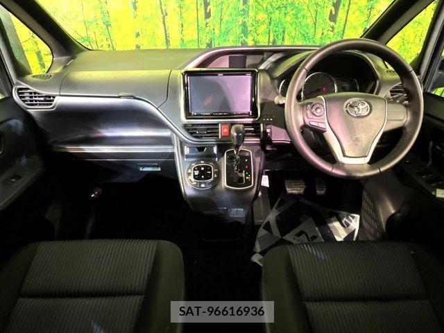 Toyota VOXY 2015-09 7503341-1