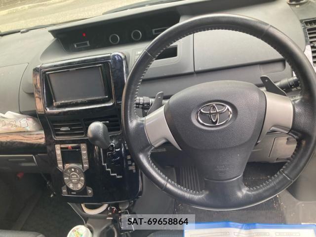 Toyota VOXY 2008-01 7503345-19