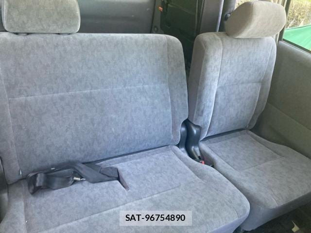 Toyota VOXY 2004-12 7563004-13