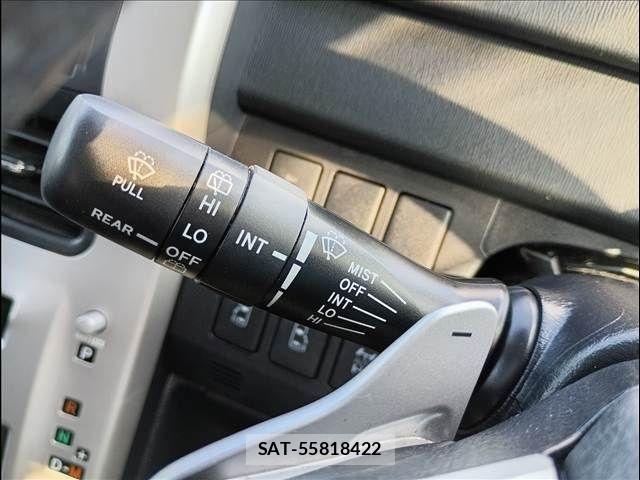 Toyota VOXY 2011-05 7620940-12