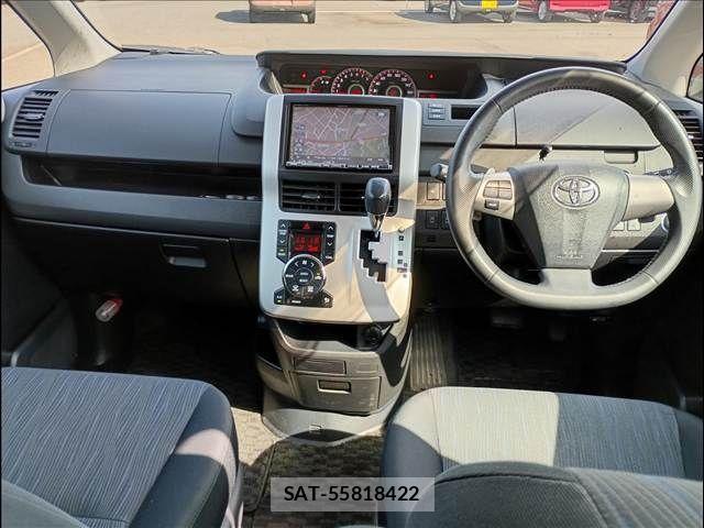 Toyota VOXY 2011-05 7620940-1