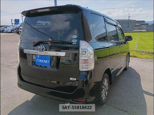 Toyota VOXY 2011-05 7620940-2