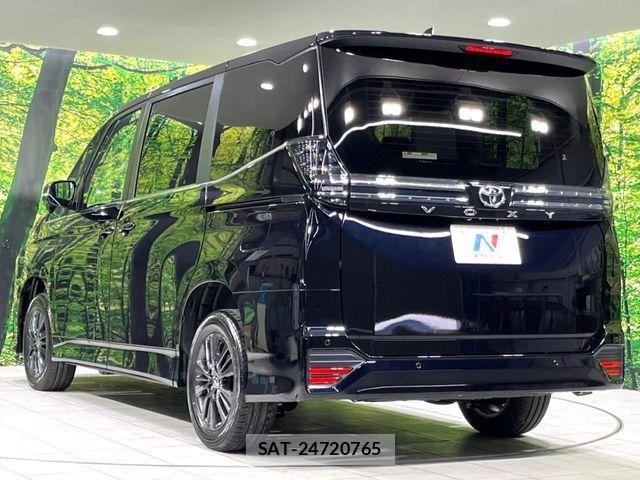 Toyota VOXY 2026-06 7620923-18