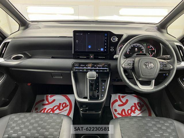 Toyota VOXY 2023-06 7620925-9