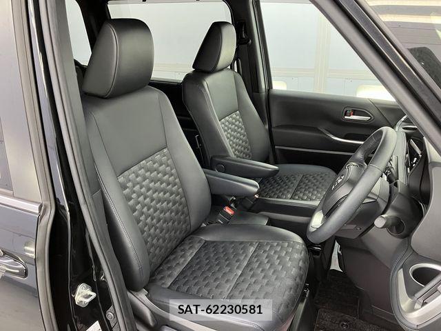 Toyota VOXY 2023-06 7620925-13