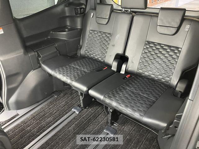 Toyota VOXY 2023-06 7620925-15