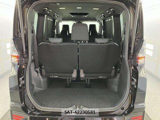 Toyota VOXY 2023-06 7620925-18