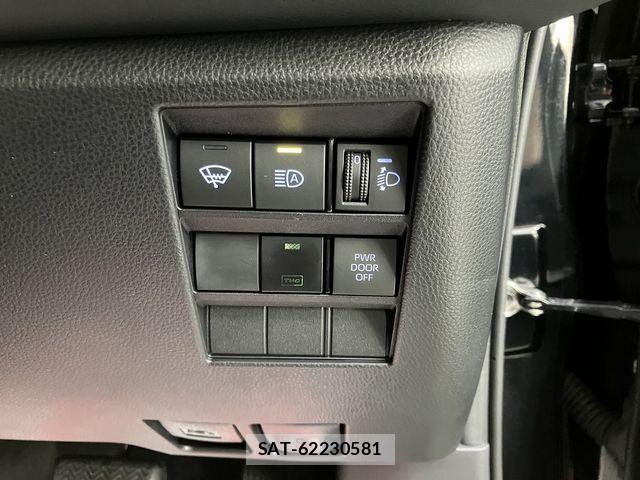 Toyota VOXY 2023-06 7620925-21