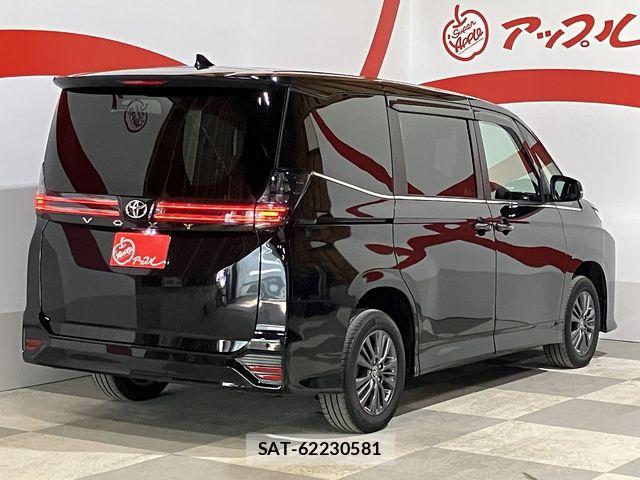 Toyota VOXY 2023-06 7620925-27