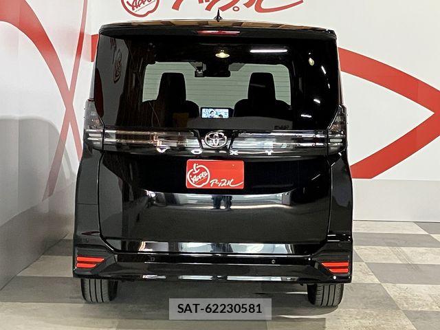 Toyota VOXY 2023-06 7620925-28